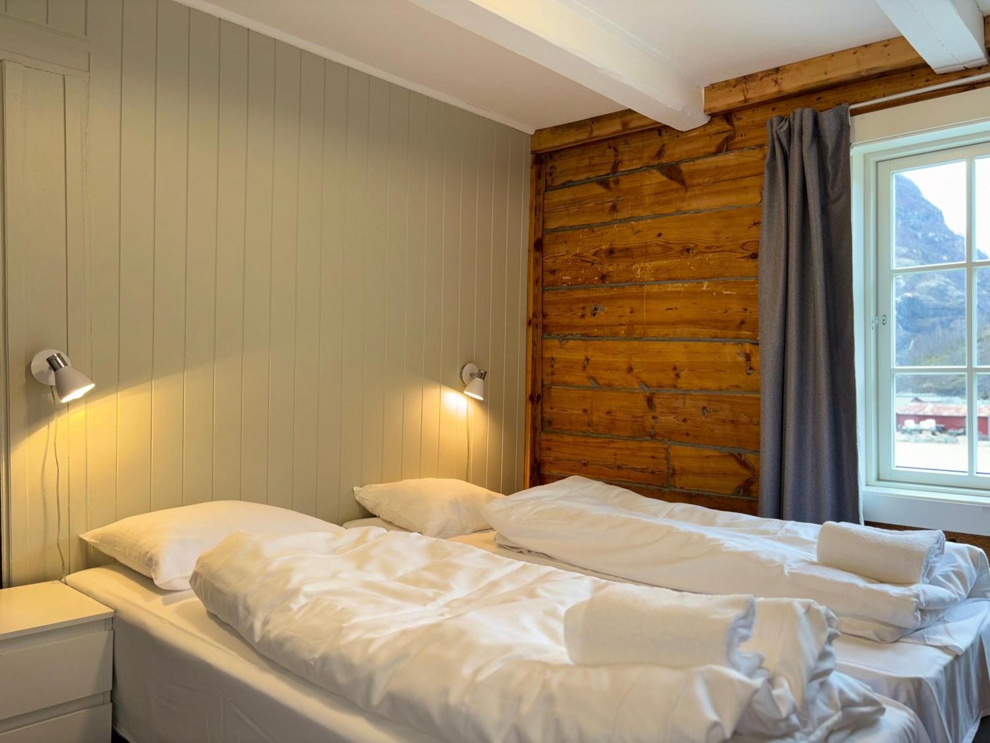 Twin Room,1671879293:JPEG